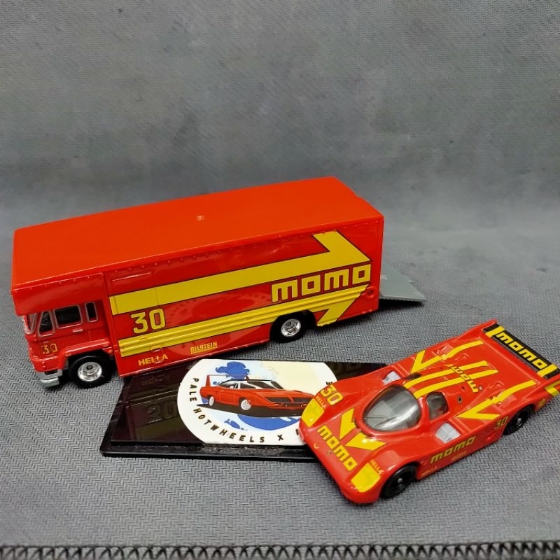 HOTWHEELS TEAM TRANSPORT MOMO FLEET FLYER PORSCHE 962 RARE