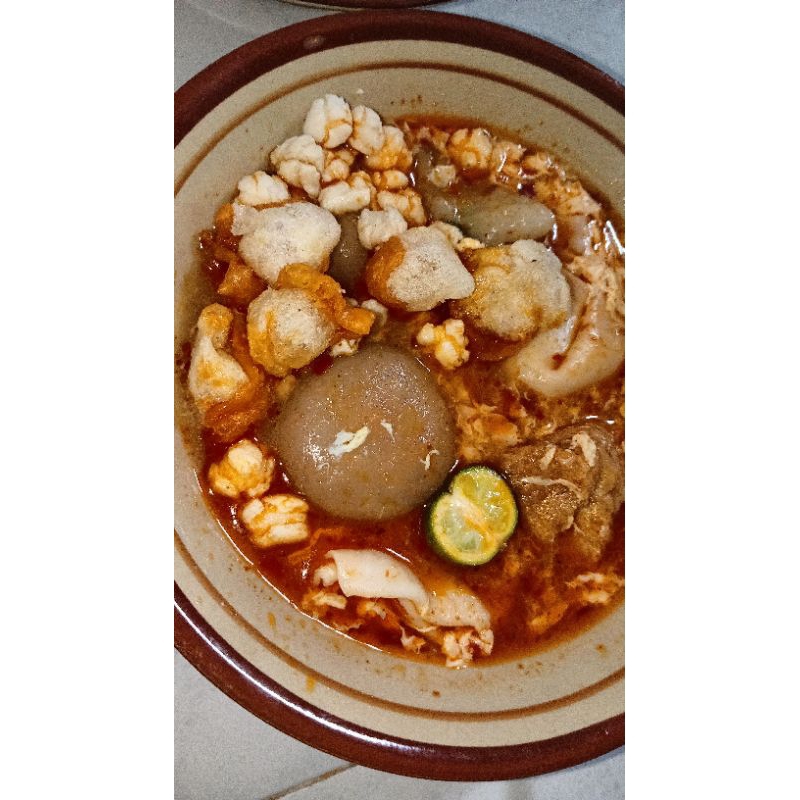 

Cilsit (CilokPangsit) cilok jumbo ayam suir mercon, pangsit - AthafoodF_