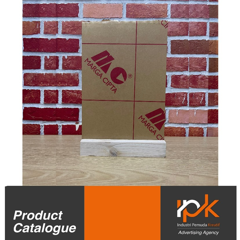 

Akrilik Tempat Brosur A5 / Tent card akrilik kaki kayu / Custom grafir