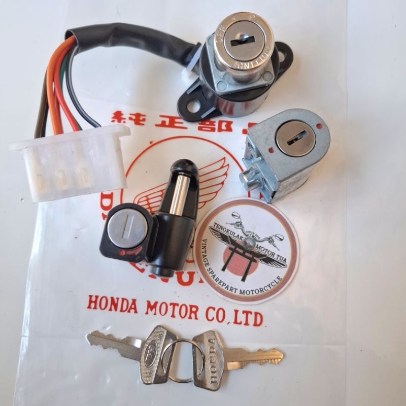 kunci set keyset kontak kunci stang helmet holder NOS c70 c50 c90