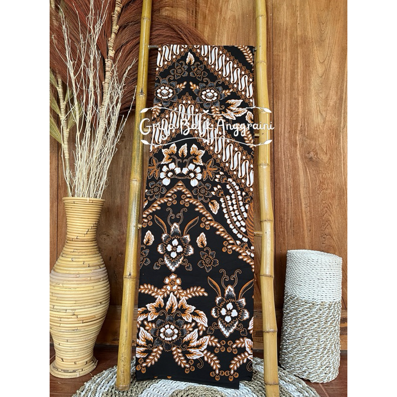 Kain Jarik Prada Lawasan Motif Lereng Bunga Emas