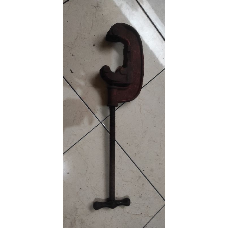 cutting pipa besi 4 inch