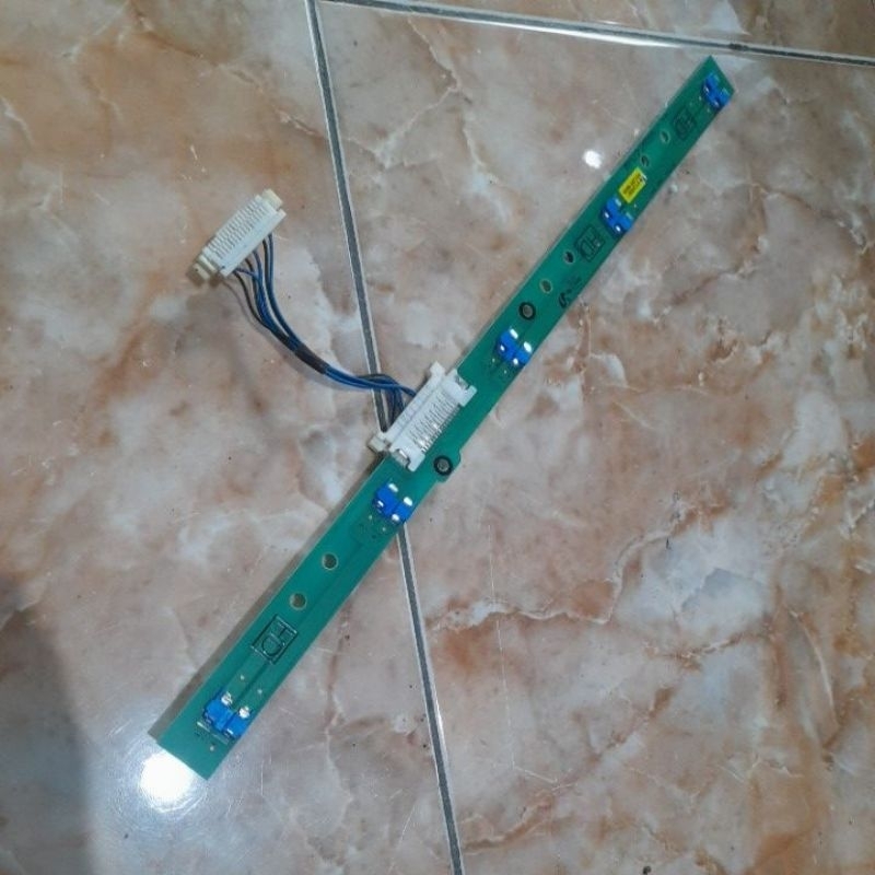 Kabel konektor out backlight tv led Samsung UA32F4000AM