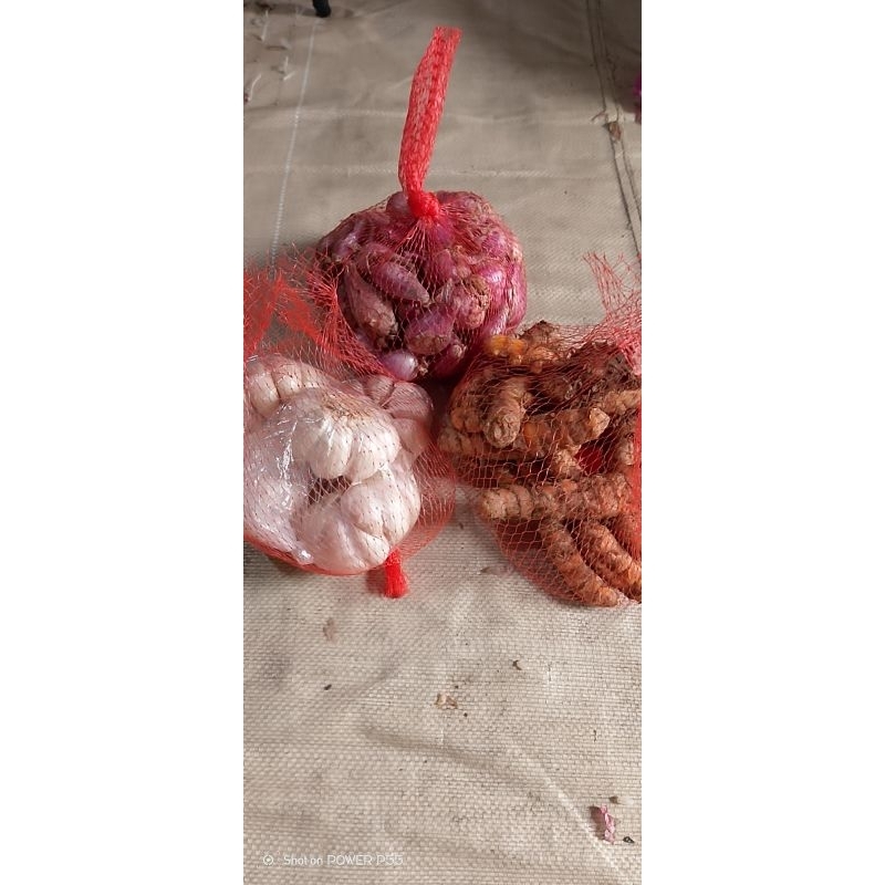 

bawang merah bawang putih kunyit.bawang merah 500gr,bawang putih 250gr,kunyit 250gr