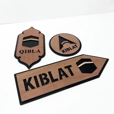 Papan Tanda Arah Kiblat / Kiblat Sign Kayu Akrilik Timbul