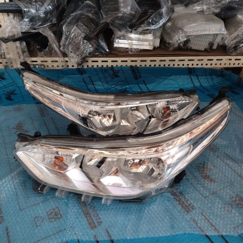 HEADLAMP LAMPU DEPAN MOBIL TOYOTA YARIS 2018 2019 2020 ORIGINAL SEPASANG