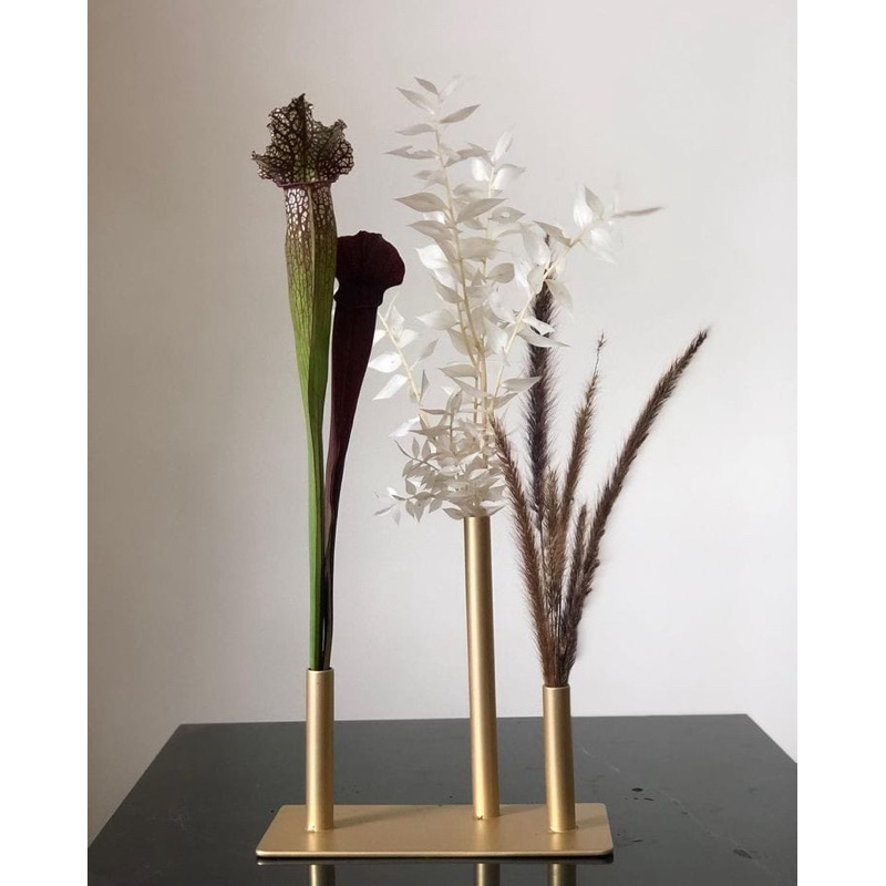 stand besi tempat bunga hiasan meja