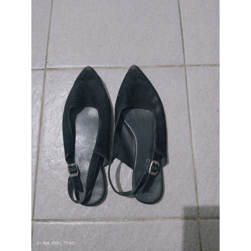 preloved sepatu sandal merk Bellagio,warna hitam,size 39