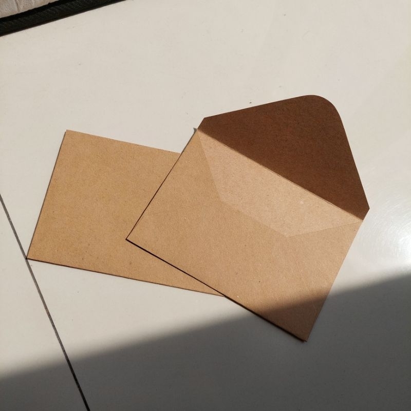 

AMPLOP COKLAT AESTHETIC A6 ISI 5 BUAH