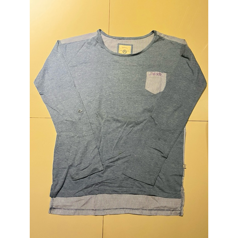 [PRELOVED] Kaos Lengan Panjang Nevada