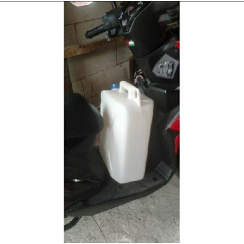jerigen 20liter/jerigen 10 liter/jerigen 5liter/jerigen 2liter/jerigen baru dan bersih/bahan plastik