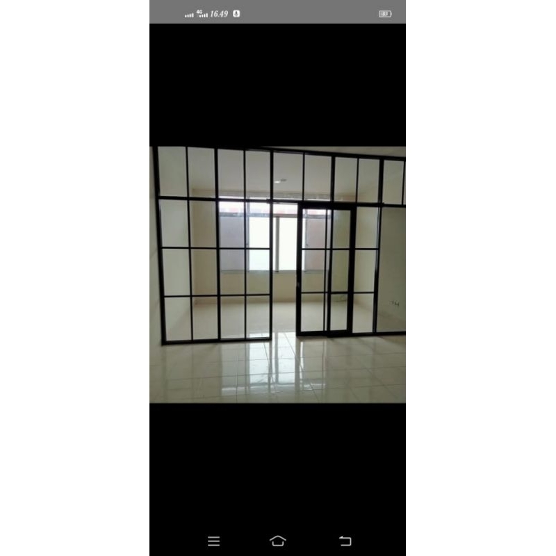 Partisi kaca Aluminium