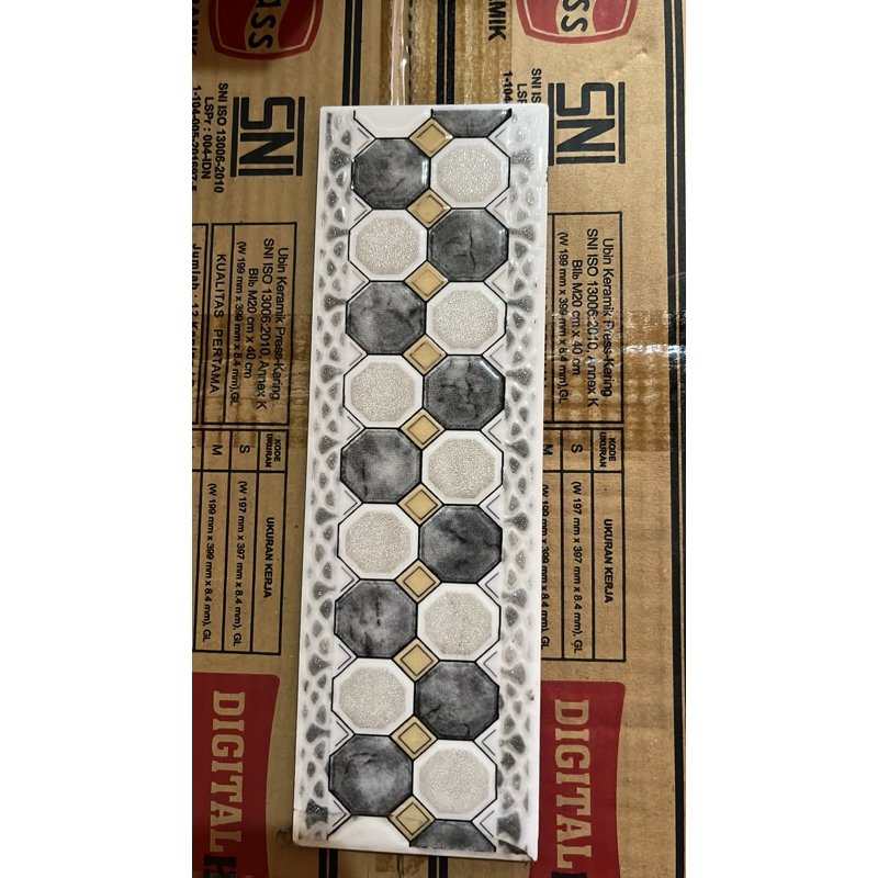 list keramik  dinding 8x25 hexagonal