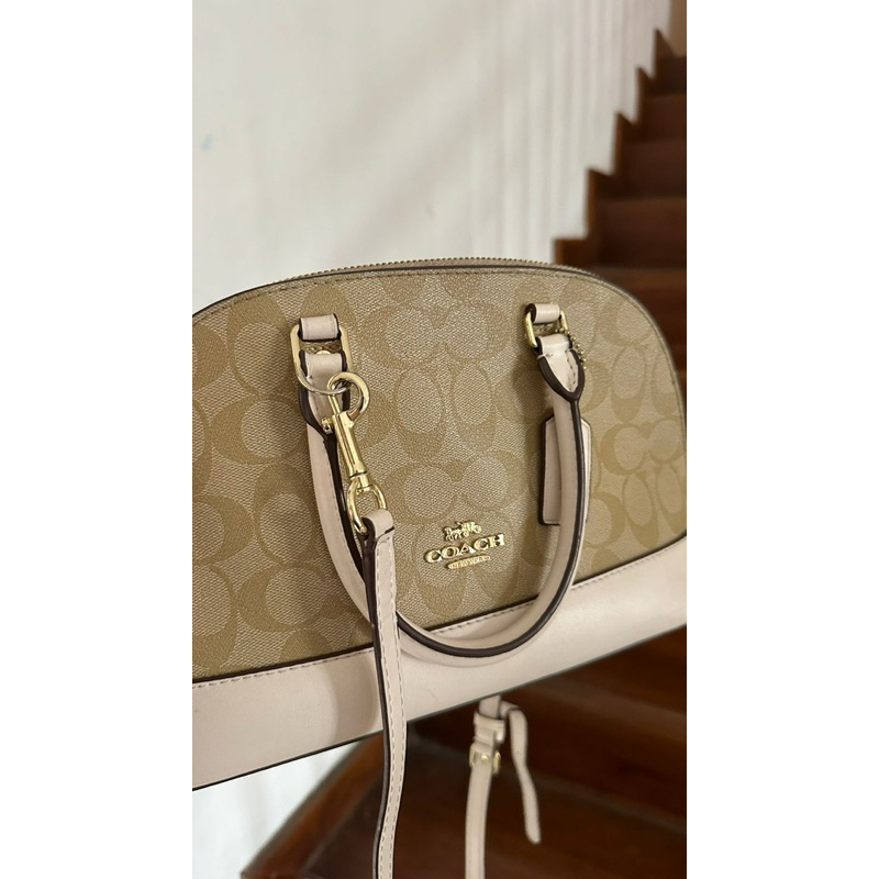 preloved coach sierra signature