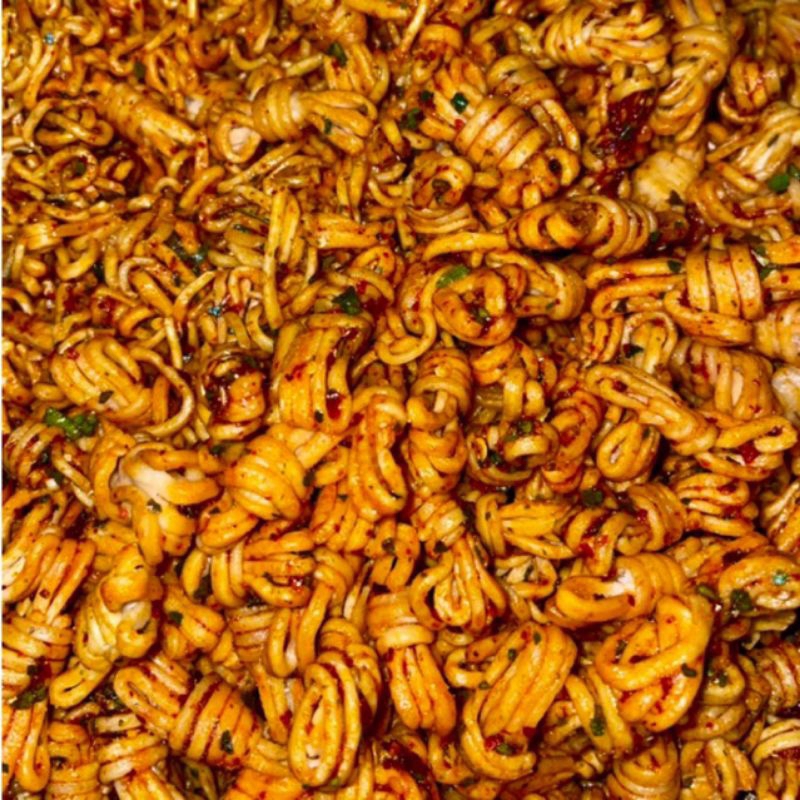 

MIE GULUNG 150GR (MIE KRIWIL) PEDAS AROMA DAUN JERUK - CEMILAN MIE INSTAN - MIE VIRAL