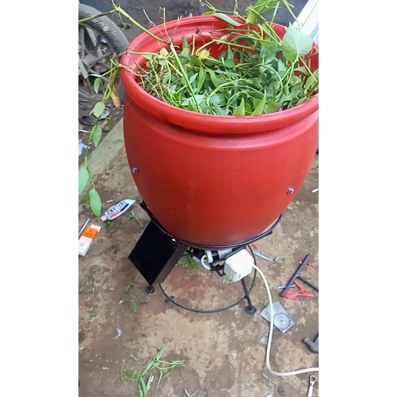 Mesin cacah daun dan rumput