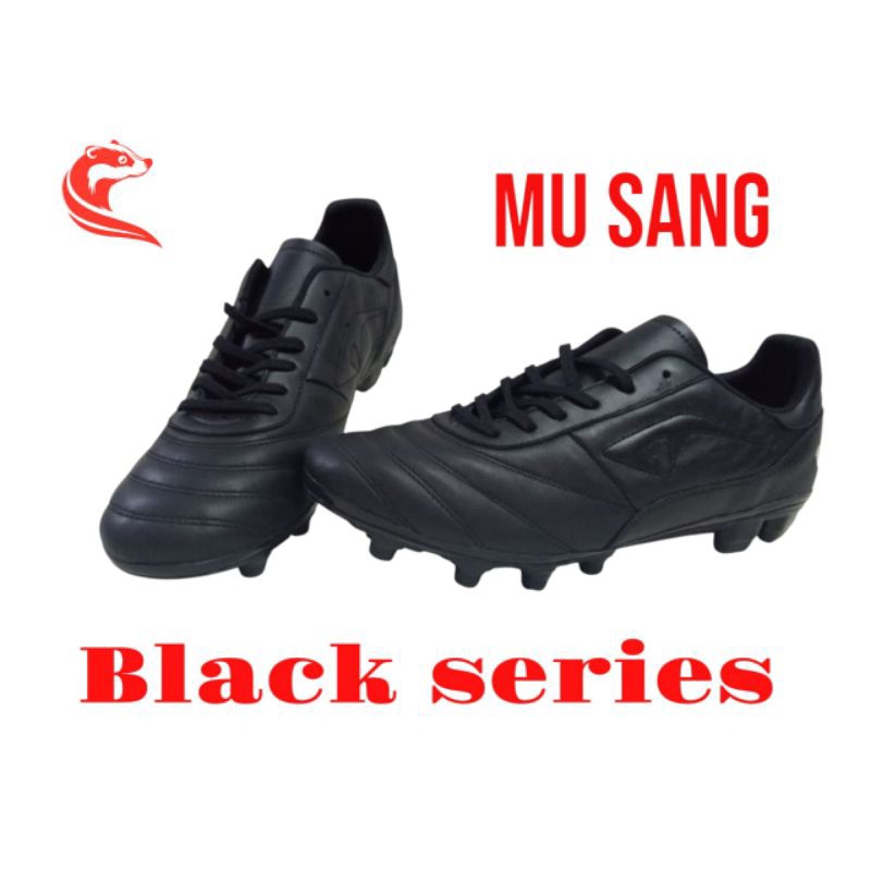 sepatu bola kulit asli