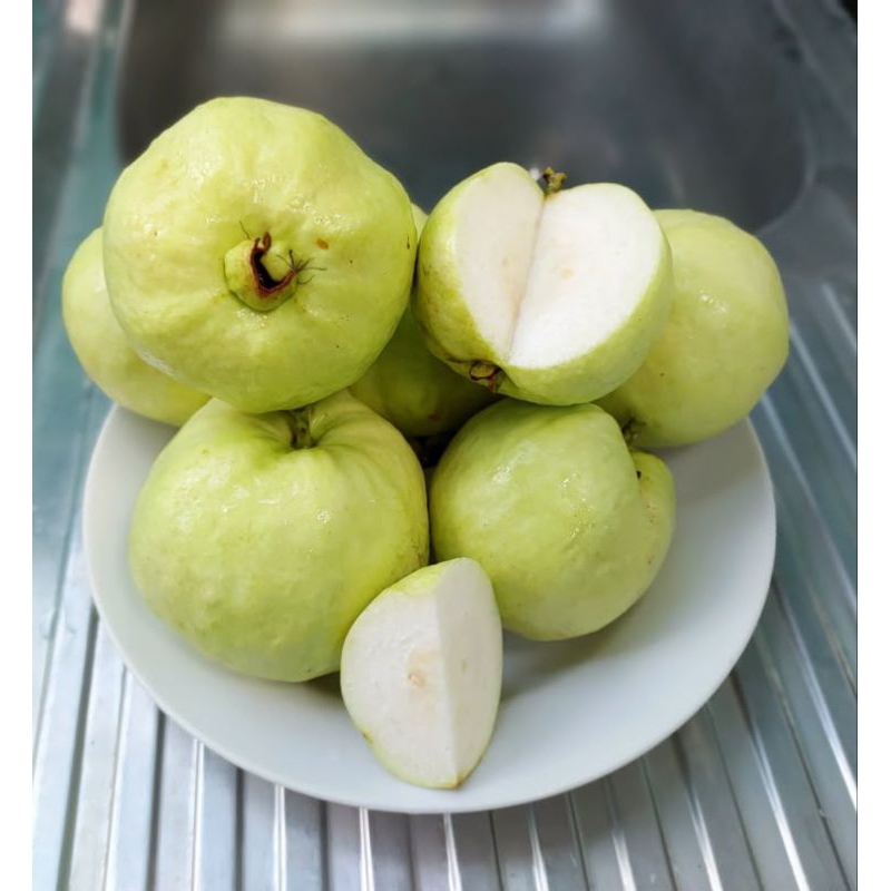 

Jambu Kristal Fresh Pesisir Kebumen Grade super mix (size besar dan medium isi 5-6 butir per kilogram)