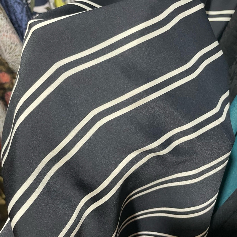 kain silk motif - kain satin silk motif salur premium - kain satin silk original - kain silk luxury 