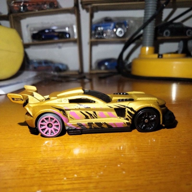 HotWheels Track Ripper