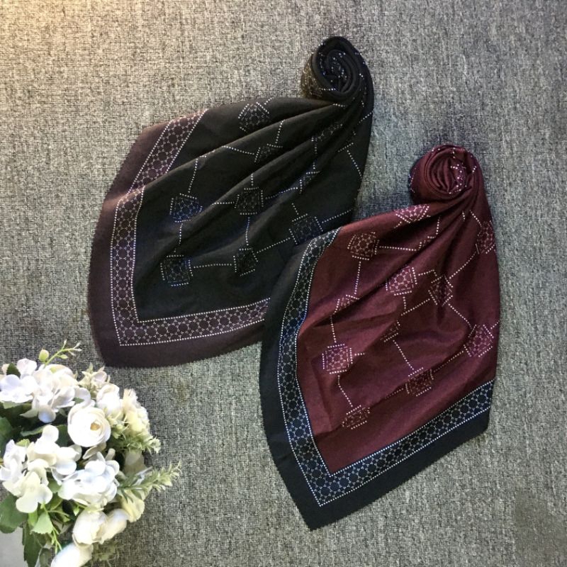 HIJAB MEDINA MOTIF BAHAN VOAL/HIJAB SEGI EMPAT