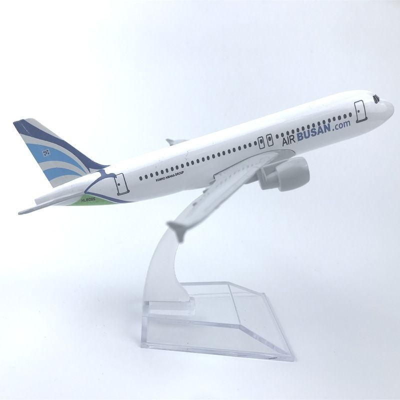 Aircraft Model Airbusan Airbus A320 Panjang 16cm Bahan Metal