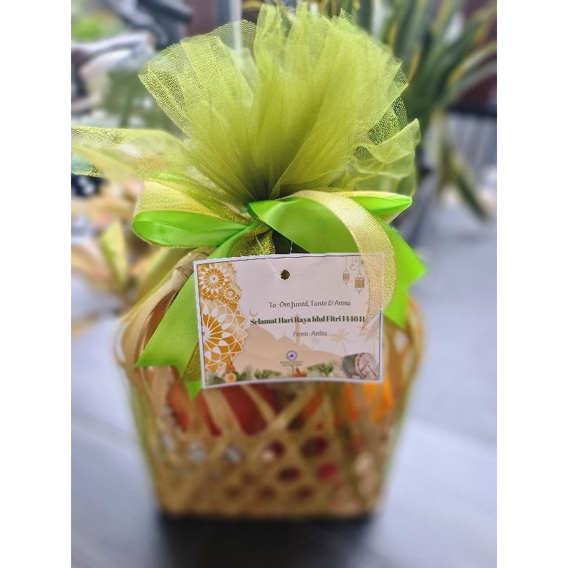 

Parcel Buah Segar Tas Bambu Premium Free Kartu Ucapan Bunga Kain Tile Pita Hampers Lebaran Natal Christmas Hospitality Lamaran