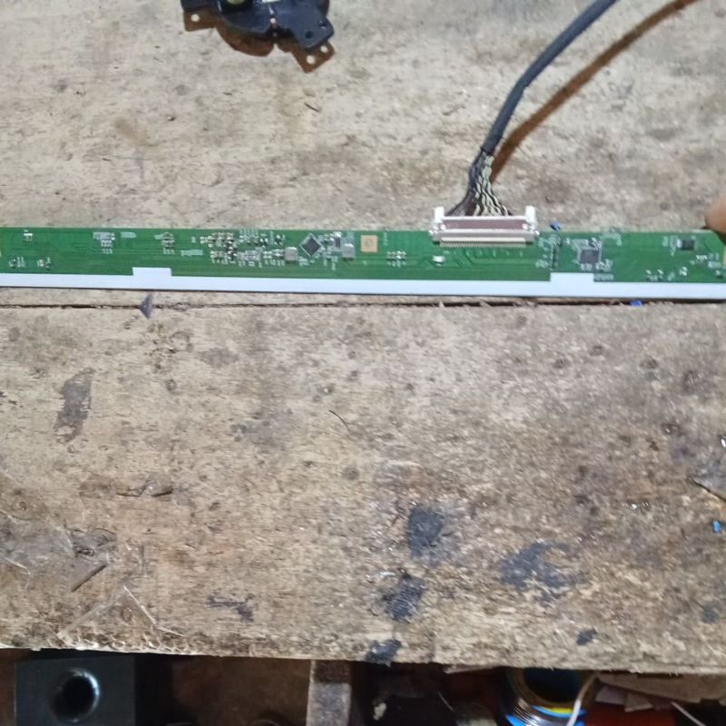 tikon tv polytron led dan akari