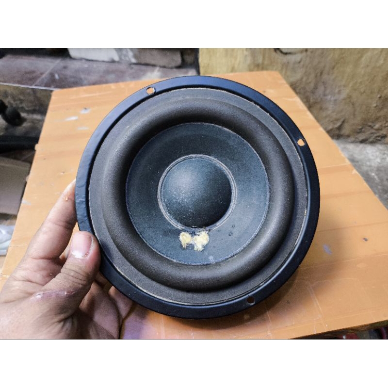 speaker subwoofer aktif  polytron SWF 138C