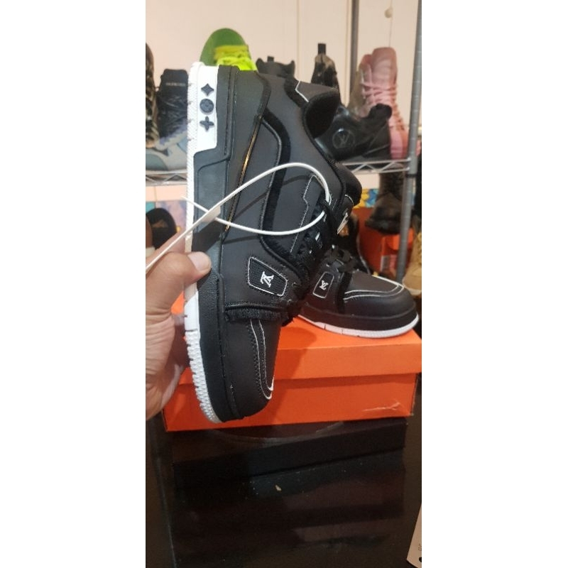 LV  trainer black to white (bunglon) size 43 BNIB