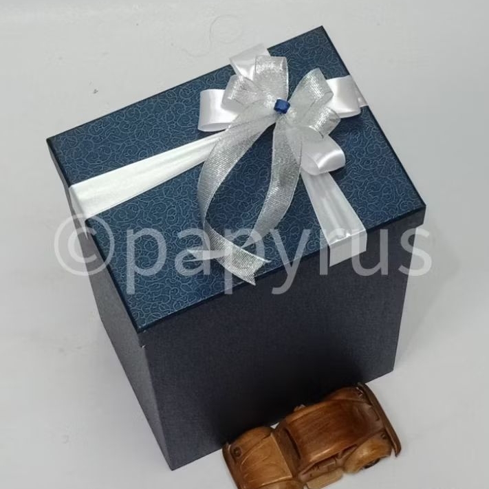 

PAPYRUS 15x20 Tinggi 30cm Kotak Kado Gift Box Hadiah V1