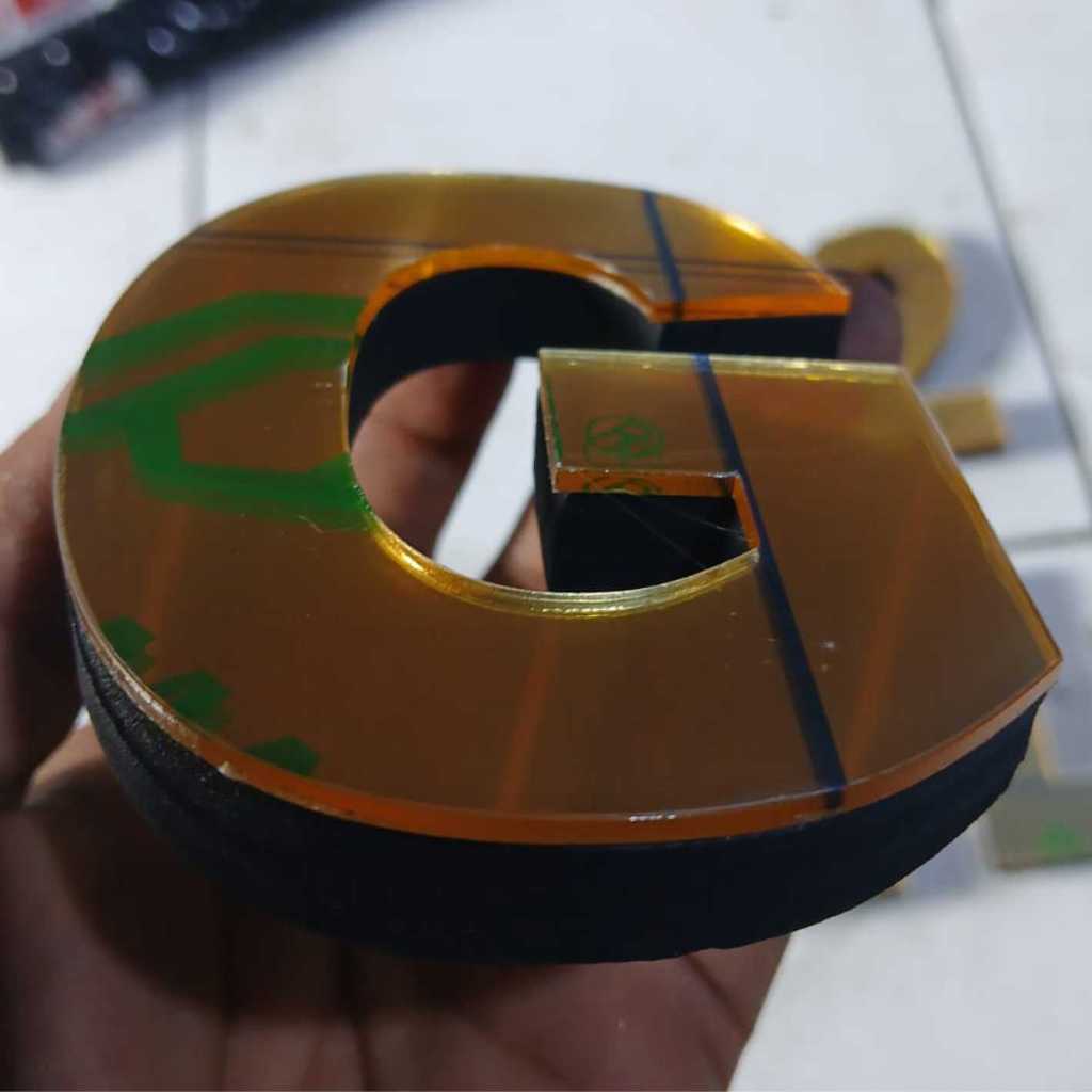Costum Huruf Timbul Akrilik 2mm  Lapis Spon Eva Tinggi 20cm