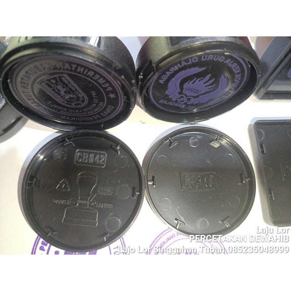 

STEMPEL FLASH Bentuk Bulat (sudah termasuk tinta tinggal pake) Ukuran D. 35,40, 42