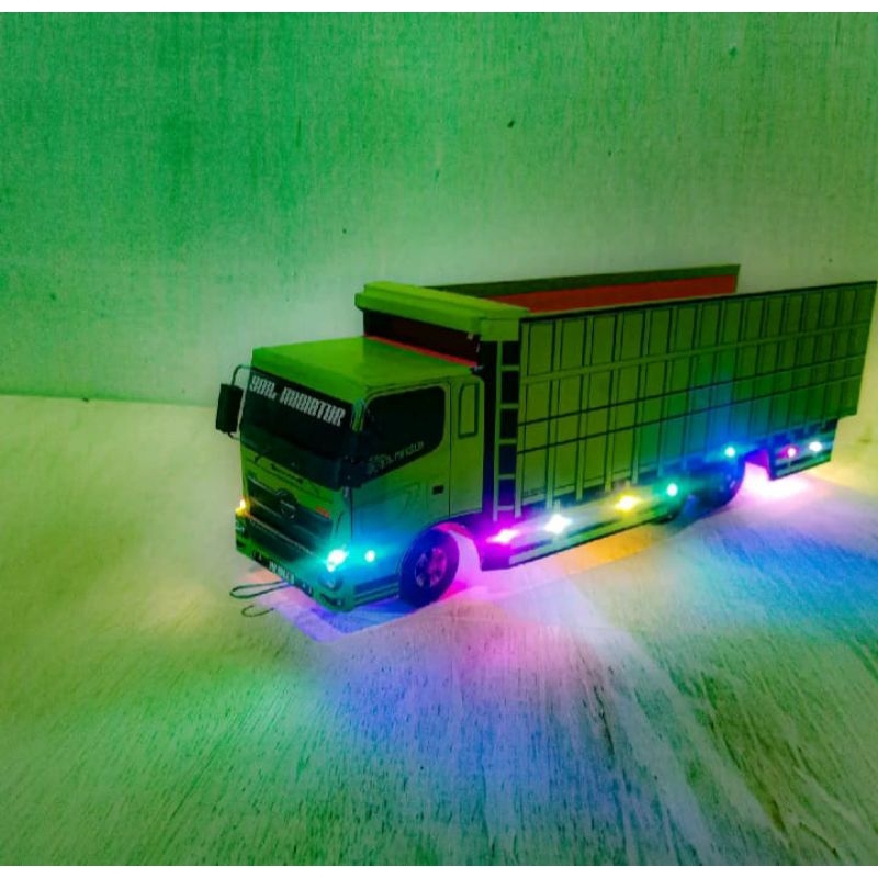 miniatur truk tronton  hino  full lampu