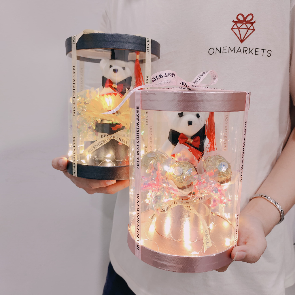 

Bloombox Wisuda Coklat Ferrero - Bunga Matahari - Boneka Wisuda -Hadiah Graduation HW028