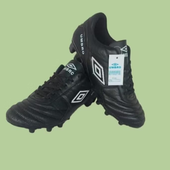 Sepatu Olahraga Sepak Bola Umbro Bahan Kulit Outsole Sudah Jahitan Keliling Size 39-43