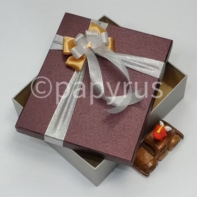

PAPYRUS Kombinasi 25x30 Tinggi 10cm Kotak Kado Gift Box Hadiah V3