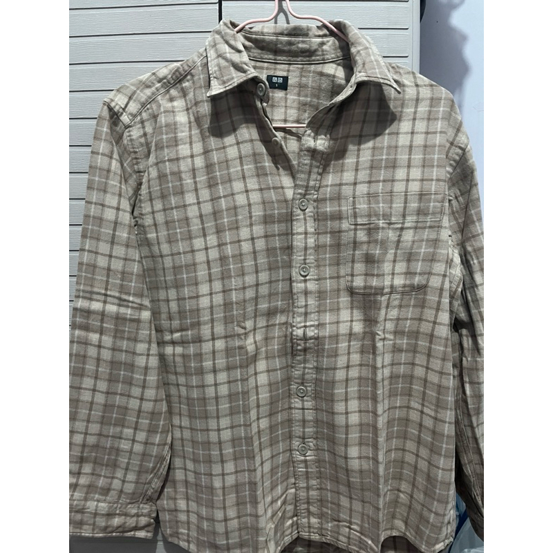 Kemeja kotak cream wanita by uniqlo preloved second