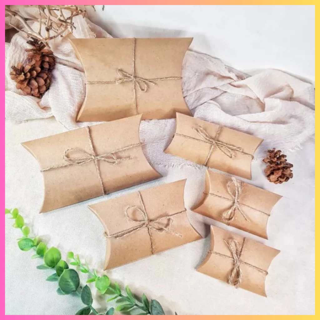 

Pillow Box / Box Bantal / Kotak Souvenir / Pillow Box Scarf / Pillow Box Kraft/ Gift Kemasan/Bungkus Souvenir/ Box Packaging