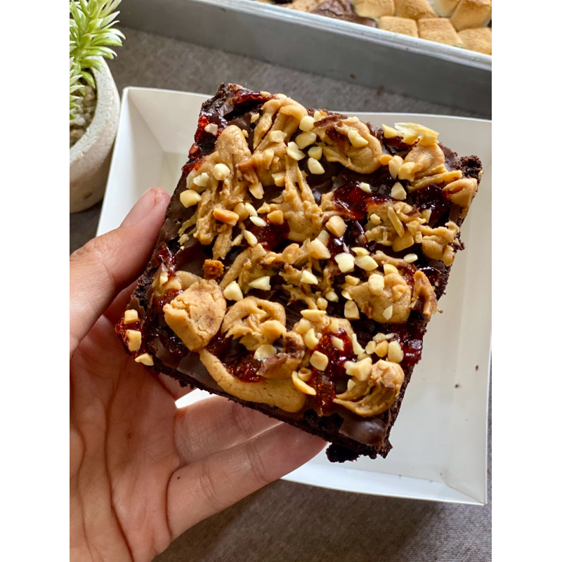 

Fudgy Brownies Hazelnut Berry