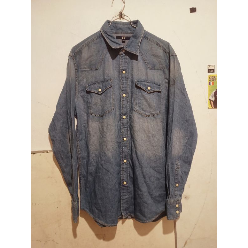 Kemeja Denim Uniqlo Chambray