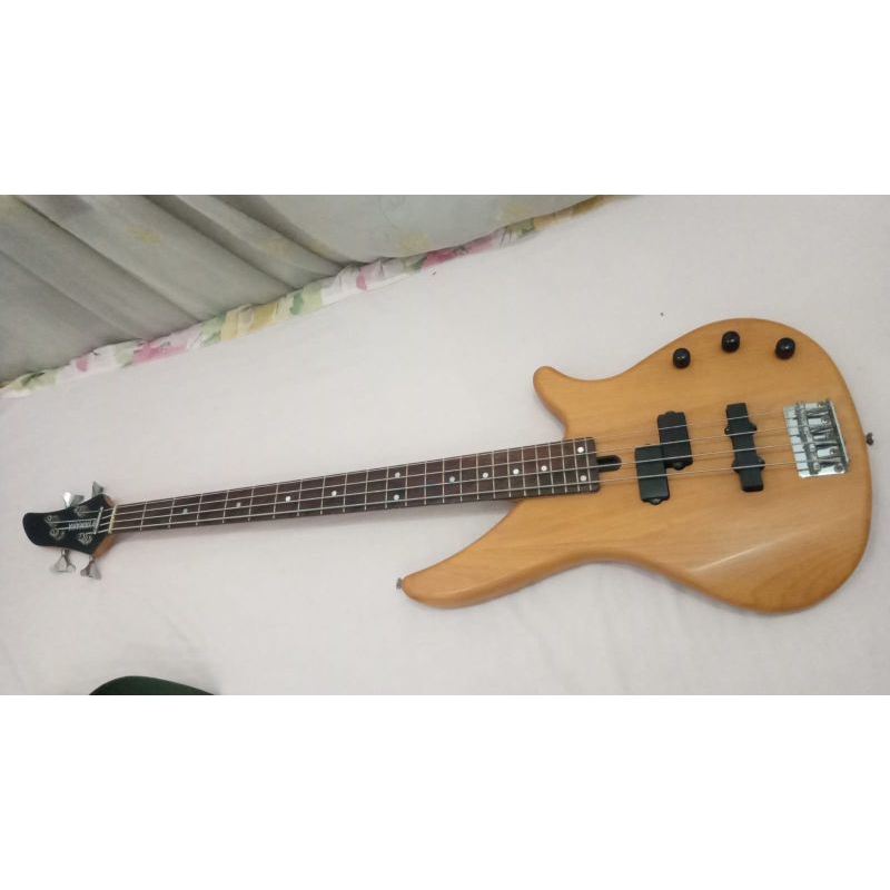 gitar bass Yamaha rbx 270