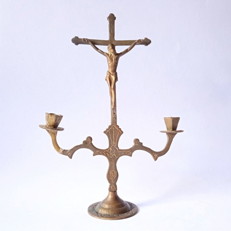 Antik Tempat Lilin Salib Meja Altar Kuningan Detail Utuh Lama Tua