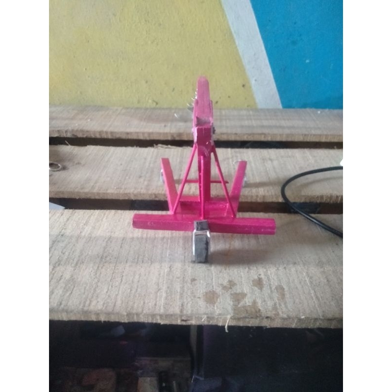 miniatur engine crane (dongkrak hidrolik)