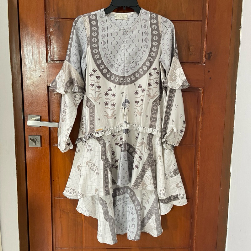 Preloved Wearing Klamby Rafflesia Series Cheese Cream Size XS