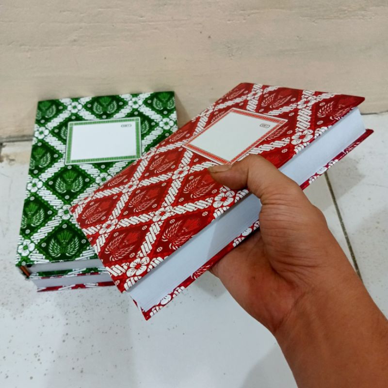 

1 Pcs Buku Tulis Kwarto 300 Lembar COVER TEBAL