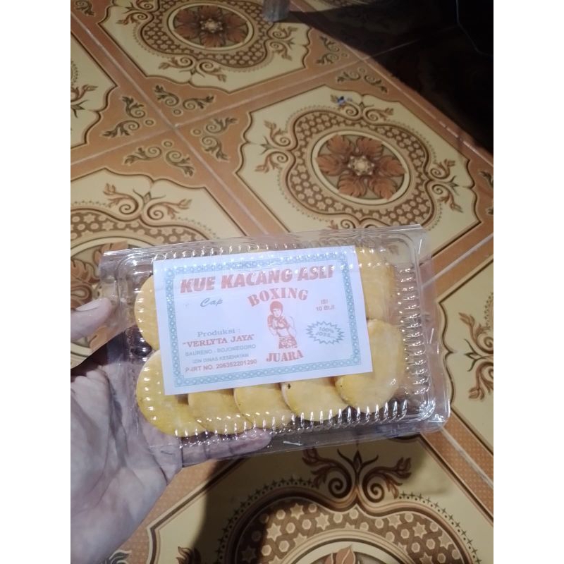 

10 Box kue kacang enak