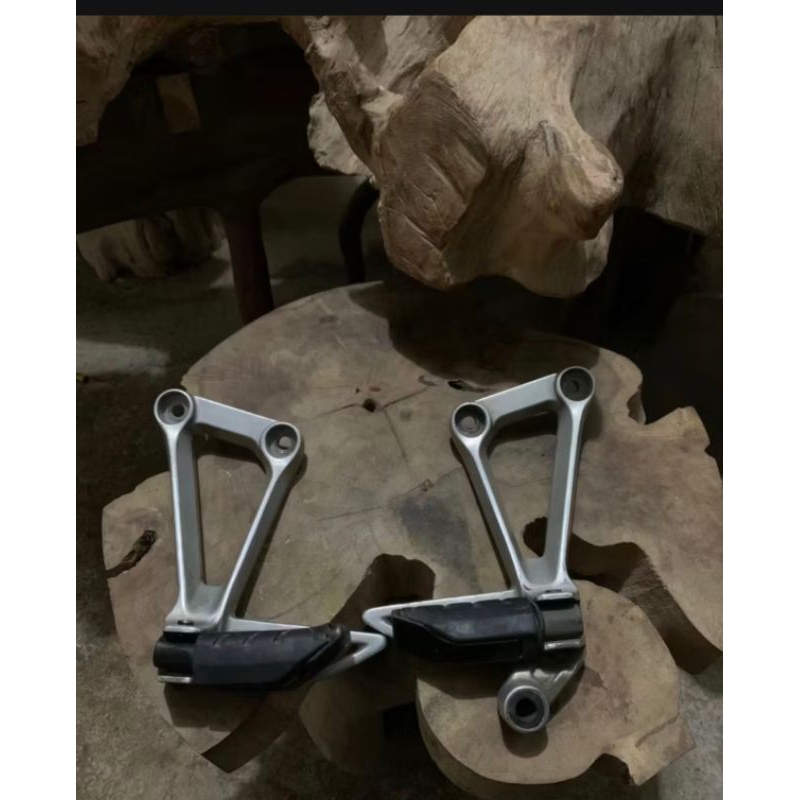 footstep Belakang Cbr 250 Thailand Original ori Step belakang Cbr 250 thailand original  kyj k33