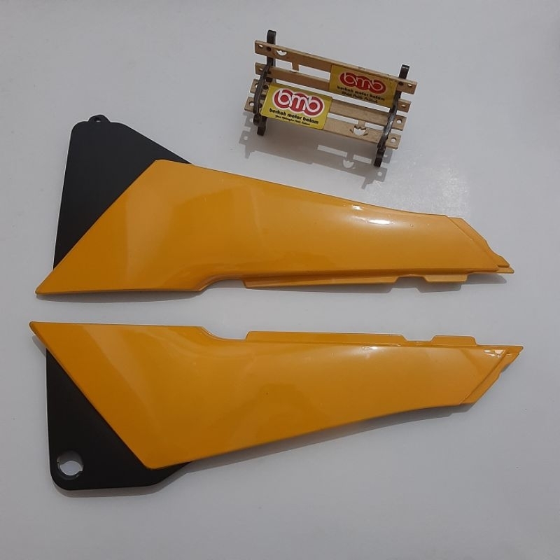 Yamaha RXZ Millenium body halus cover samping side cover kuning