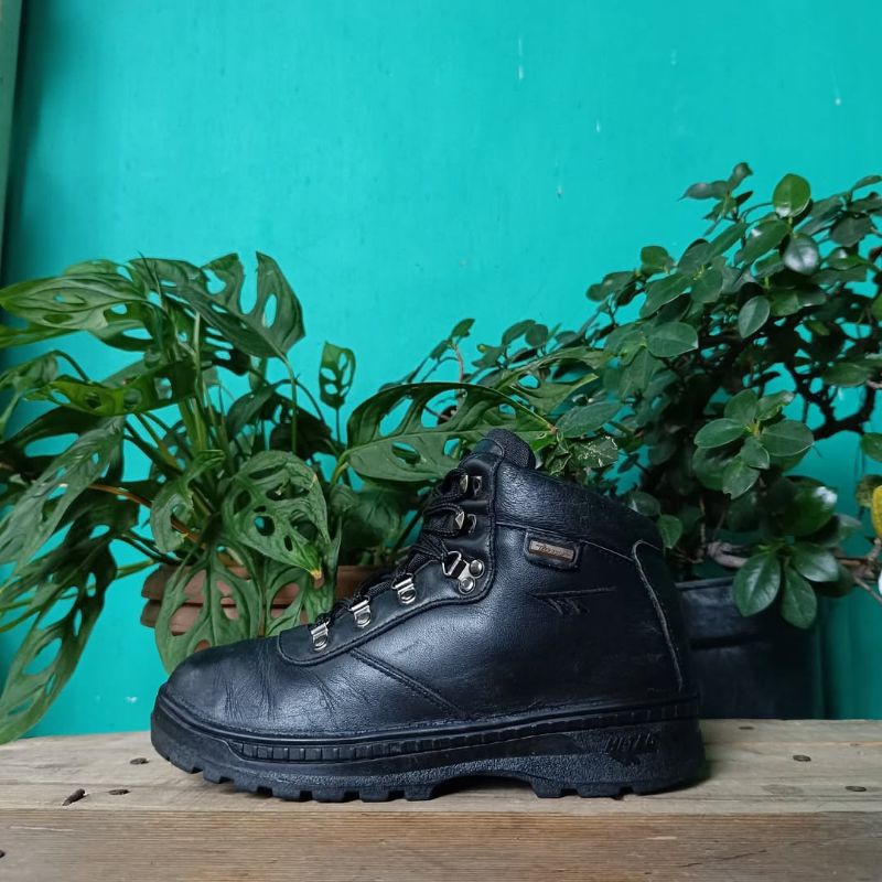 sepatu gunung hiking treking outdoor hi-tec size 36